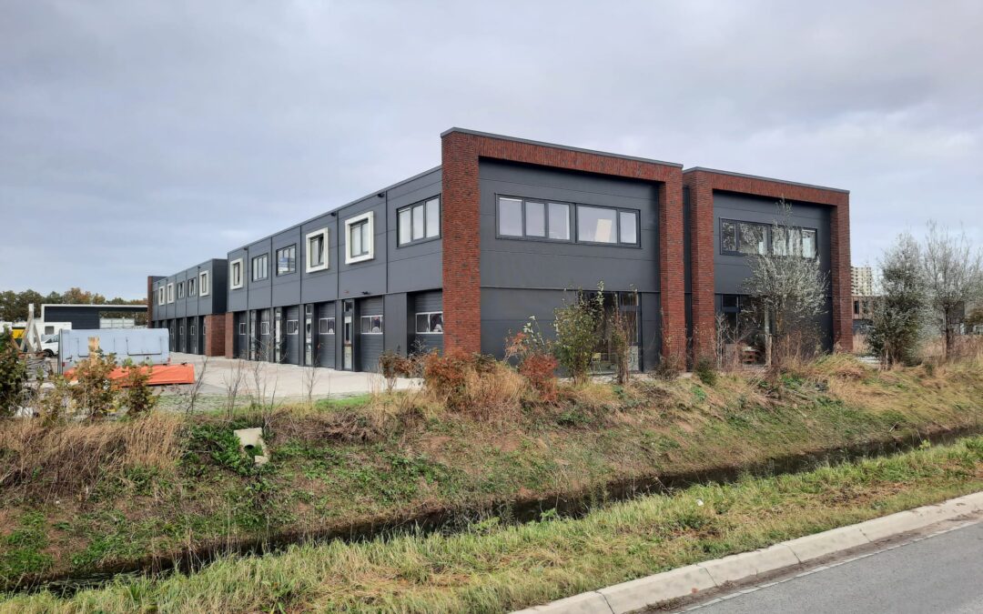 Gevelbeplating bedrijfsverzamelgebouw in Wageningen